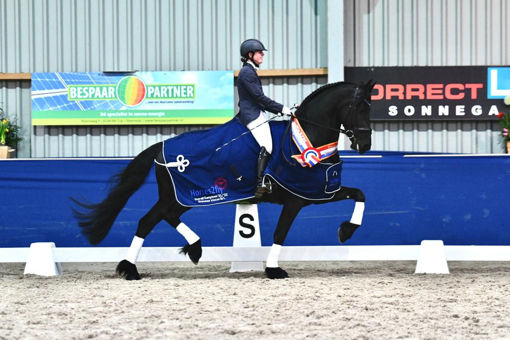 Sandra de Groot wint zilveren zweep